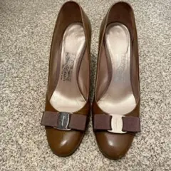 ferragamo パンプス