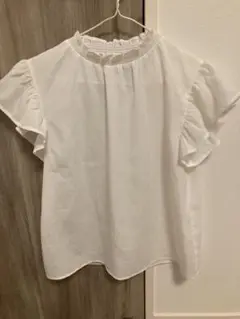 ホワイト フリルネック 半袖シャツ