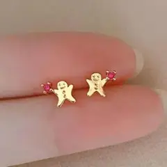 小さなクッキー人形のピアス☆ゴールドカラー/ジンジャークッキーブレッドクリスマス