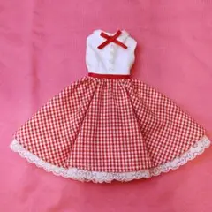 22センチ　ドール服　ハンドメイド　白×赤チェック