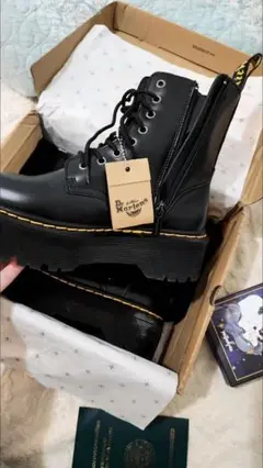 新品 Dr.Martens ドクターマーチン JADON 8ホールブーツ　黒