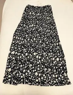 【タグ付き新品】フレアスカート モノトーン花柄　フリーサイズ