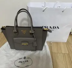 【半額以下】【値下げ】PRADA グレー ハンドバッグ