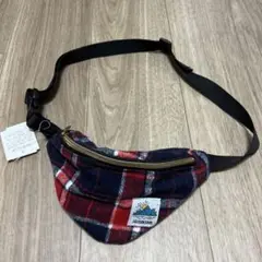新品タグ　チェック柄 ボディバッグ・ウエストポーチ　秋冬