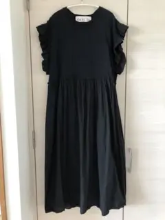 ダリア　ブラック フリル袖 ノースリーブワンピース