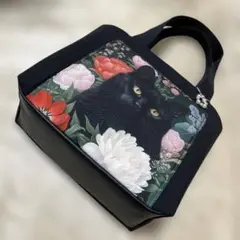 帆布使いトートバッグパネル=凛々しい黒猫