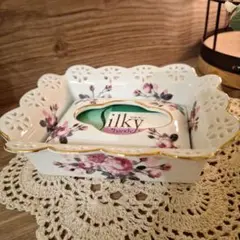 【未使用＊美品】レースのような陶器のティッシュケース①