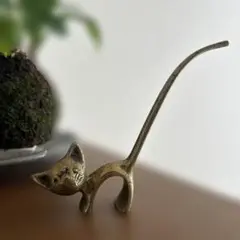 ネコ　金色の猫型金属置物