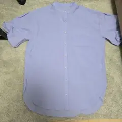 パフスリーブ　ボタン付きシャツ
