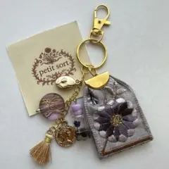 【2つで1200円】インド刺繍リボンキーホルダー　ドライフラワー　No.475