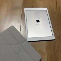 Apple iPad シルバー カバー付き