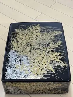 草花模様の黒い箱　結婚記念品