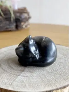 眠ってる黒猫さん