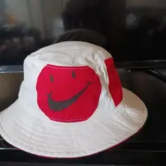 Nike スマイリーフェイス バケットハット