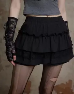 フリル付きブラックフレアスカート