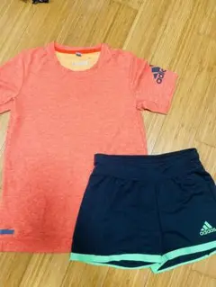 adidas オレンジ Tシャツ & ショートパンツ セット