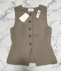 ARITZIAベージュ ノースリーブベストスーツ