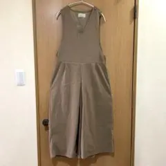 サロペット　オールインワン　パンツ　ワードローブ