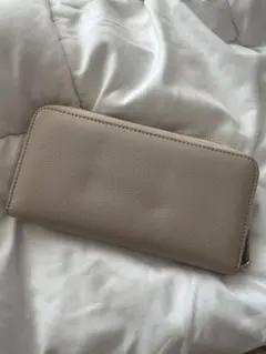 ベージュ シンプル長財布