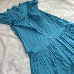 フリル付きノースリーブシャツワンピースターコイズブルー　シェルボタン