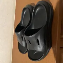 HOKA ブラック サンダル