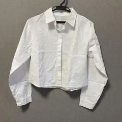 ショート丈　白シャツ