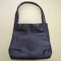 通勤に便利　黒ショルダーバッグ