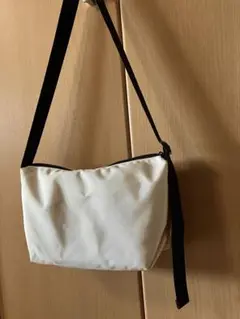 お値引き美品☆ナイロンショルダー　白×黒