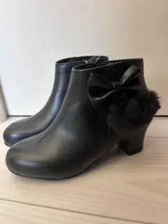 新品タグ付き　黒いリボン　ファー付き　ヒールブーツ 19cm