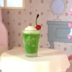 ミニチュアスイーツ　クリームソーダ　ハンドメイド　喫茶店　フェイク　食品サンプル