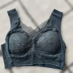 胸わを小さく見せるブラダークグレー レース2L 新品