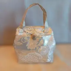 Item thumbnail for item 2fd56c0c-b30a-4144-88a0-4b9dd4ef5a24