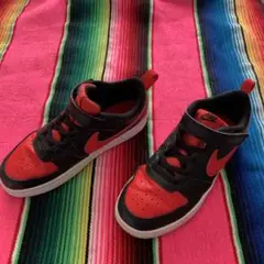 Nike ブラック/レッド コートバー・ロー2