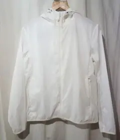 UNIQLO ポケッタブルパーカー白（袋なし）