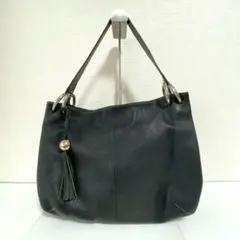 フルラ ハンドバッグ A4サイズ チャーム付き 黒 通勤 通学