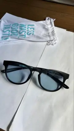 ブラックラウンドサングラス ブルーレンズ