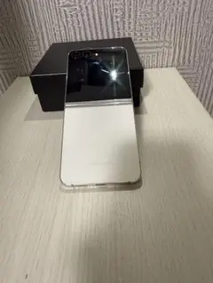 [オークション]Galaxy Z Flip 5 256GB クリームSIMフリー