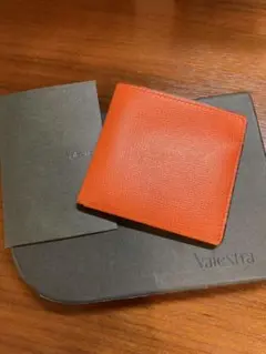 ヴァレクストラ二つ折りコンパクト財布