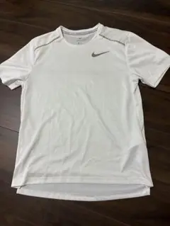 Nike ホワイト Tシャツ Sサイズ CU0327-100
