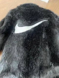 Nike フェイクファーコート ホワイト ブラック 2025年最新】nike ambush ファーの人気アイテム - メルカリ