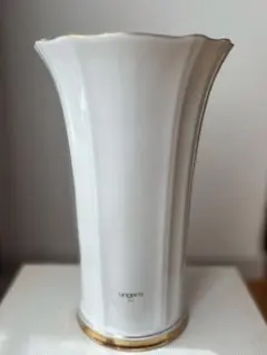ウンガロ　花瓶