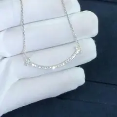 TIFFANY カーブ型クリスタルネックレス