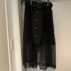 黒のレース裾ボタン付きスカート