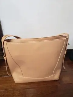 ベージュ 合成皮革 ショルダーバッグ