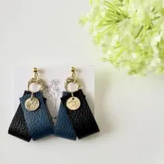 ■フェイクレザータッセルメタルチャームxゴールドフープピアス／イヤリング残り2点