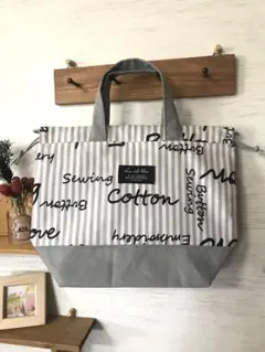 ハンドメイド品 グレーストライプ英字♪持ち手付き巾着袋裏地付き♪