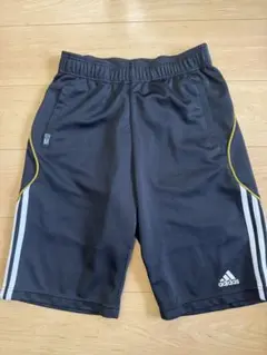 adidas ハーフパンツ 黒