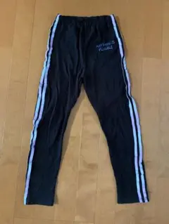 黒のストライプパンツ ANYTHING IS POSSIBLE