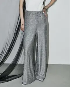 AIC グロッシーストレートパンツ