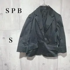 【エスピービー】ブラックジャケット オフィス　カジュアル　シンプル　ポケット付き